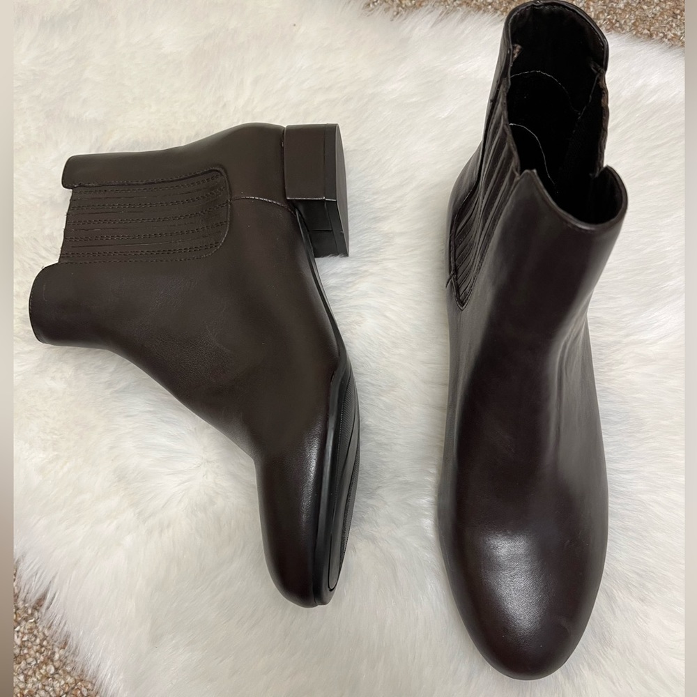 Marc Fisher Dark Brown “Kellen” Leather Ankle Booties NWT